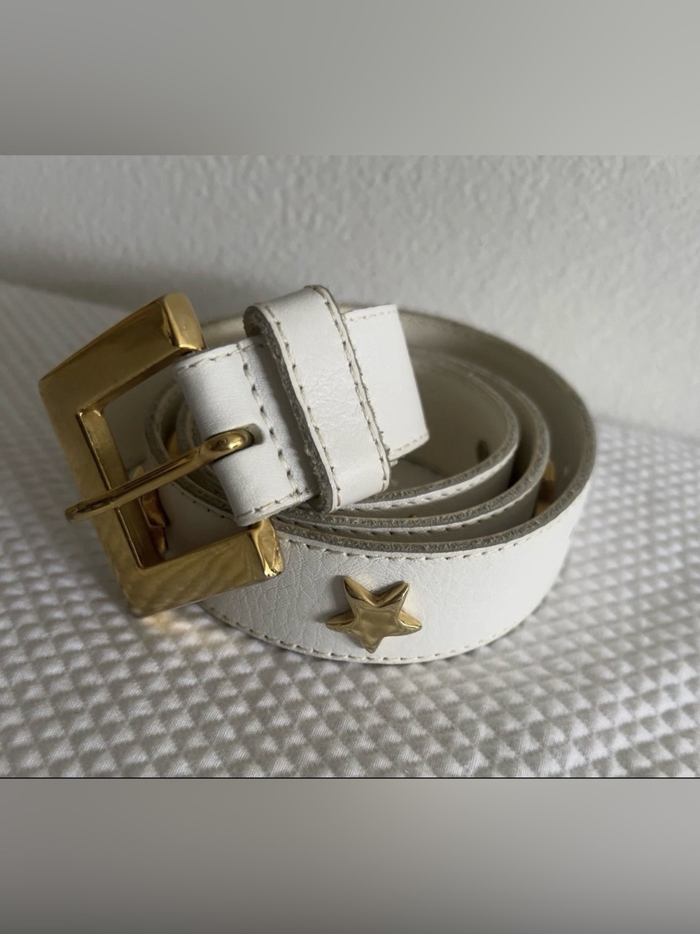 🩷Vintage Furla Stars White Leather
Belt Gold Hardware / Gold Star Accent💚